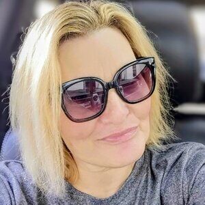 Meet your Posher, Rebecca a